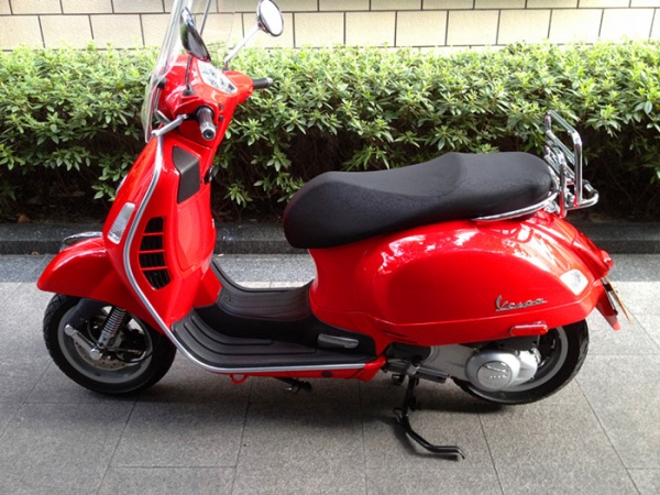 Ϻ Vespa GTS 250