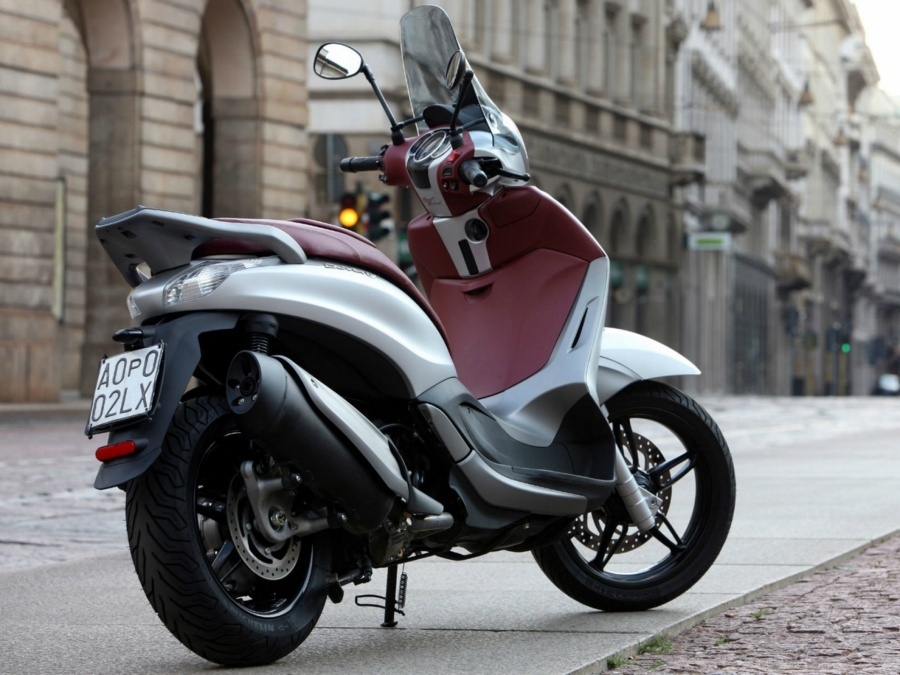 26475-2012-piaggio-beverly-sport-touring-350-scooter-pictures_1920x1080.jpg